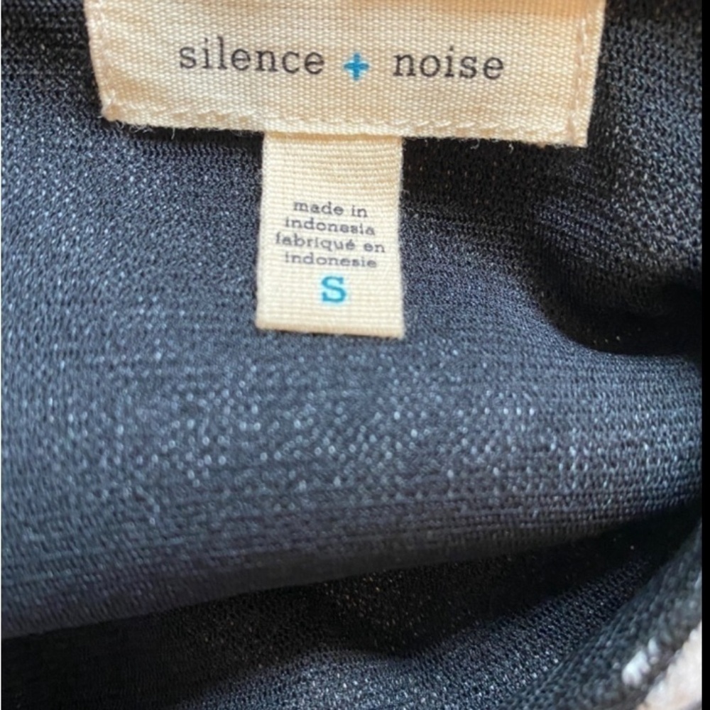 ⭐️URBAN OUTFITTERS Silence + Noise Black/ White Open Back Dress Size Small - Picture 4 of 5